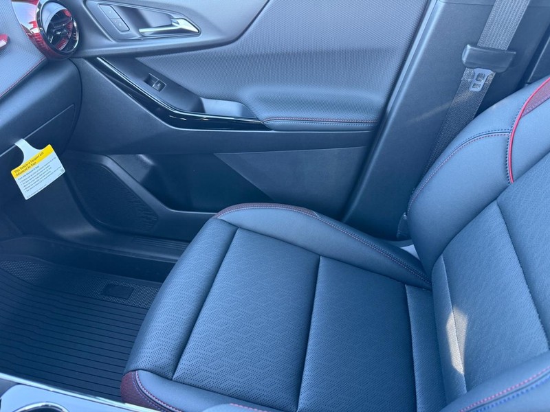 Chevrolet Equinox Vehicle Full-screen Gallery Image 15