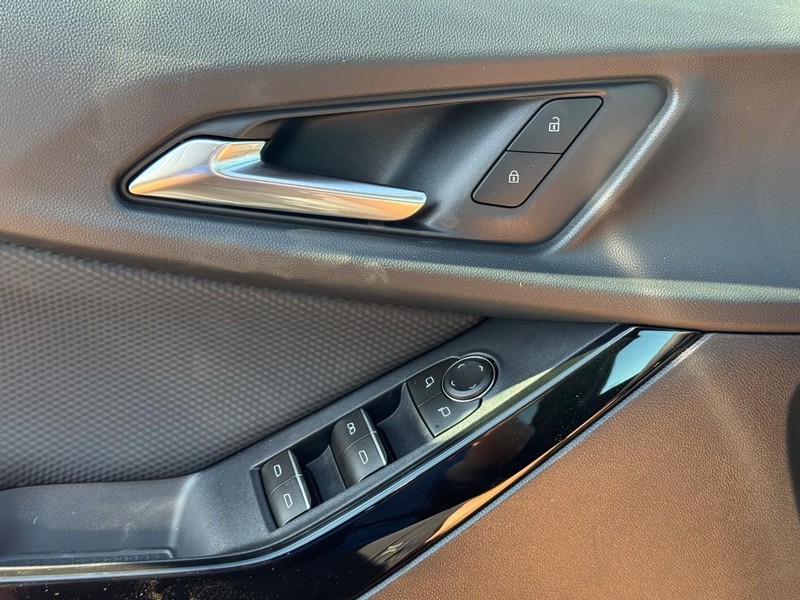 Chevrolet Equinox Vehicle Full-screen Gallery Image 16