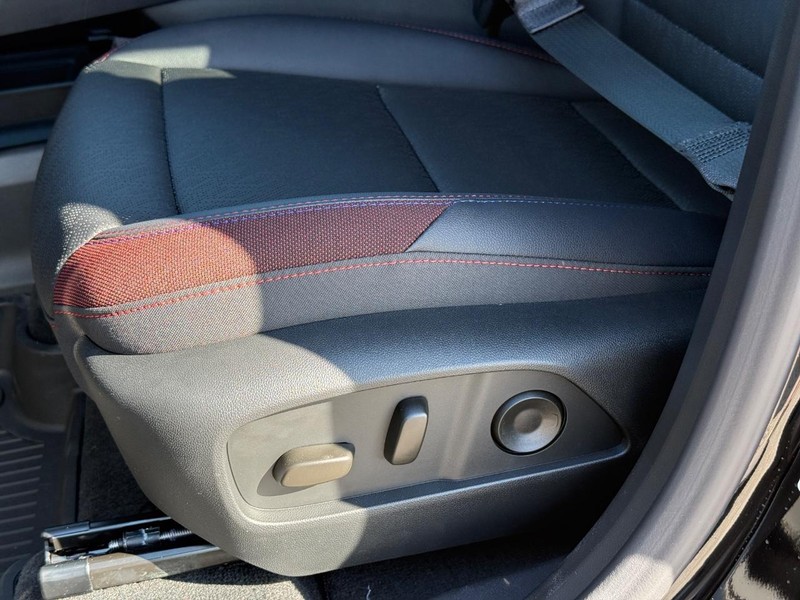 Chevrolet Equinox Vehicle Full-screen Gallery Image 17