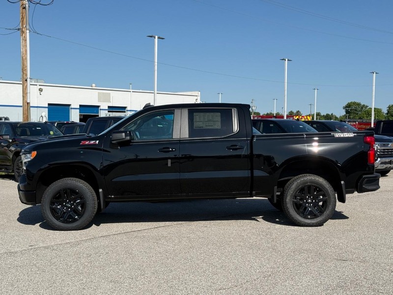Chevrolet Silverado 1500 Vehicle Full-screen Gallery Image 2