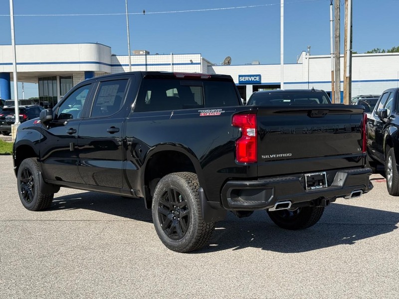 Chevrolet Silverado 1500 Vehicle Full-screen Gallery Image 3