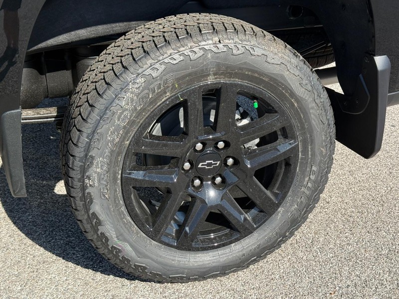 Chevrolet Silverado 1500 Vehicle Full-screen Gallery Image 4