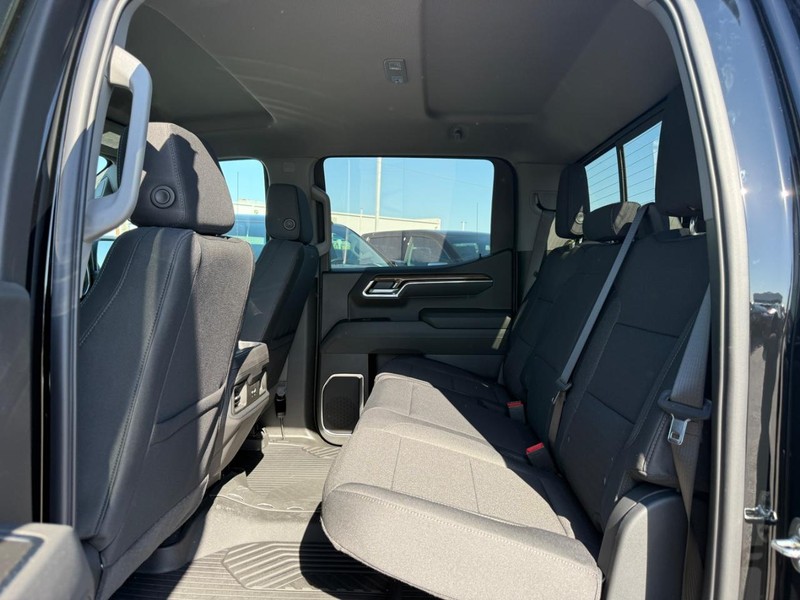 Chevrolet Silverado 1500 Vehicle Full-screen Gallery Image 5