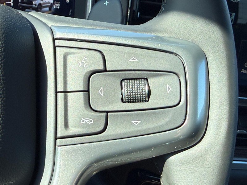 Chevrolet Silverado 1500 Vehicle Full-screen Gallery Image 9