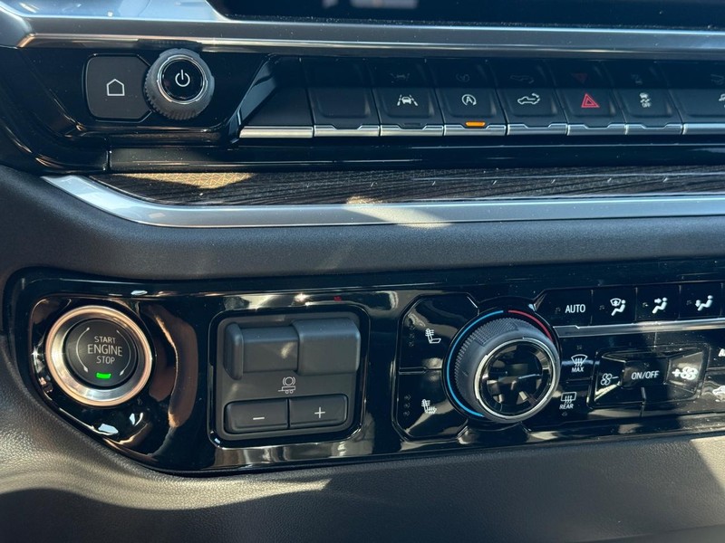 Chevrolet Silverado 1500 Vehicle Full-screen Gallery Image 12