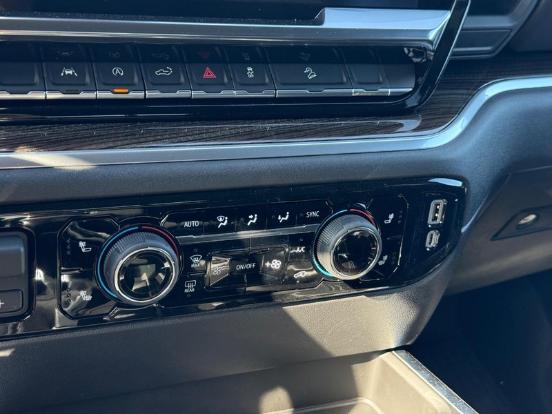 Chevrolet Silverado 1500 Vehicle Full-screen Gallery Image 13