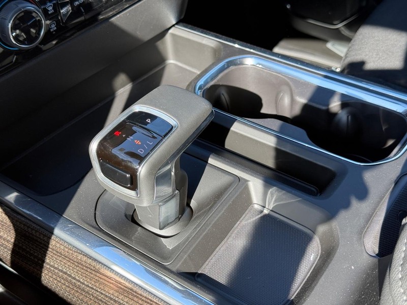 Chevrolet Silverado 1500 Vehicle Full-screen Gallery Image 14