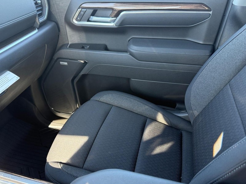 Chevrolet Silverado 1500 Vehicle Full-screen Gallery Image 15