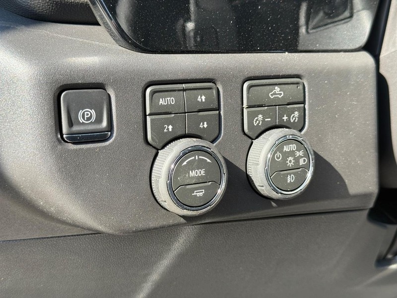 Chevrolet Silverado 1500 Vehicle Full-screen Gallery Image 16