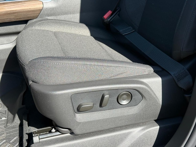 Chevrolet Silverado 1500 Vehicle Full-screen Gallery Image 19
