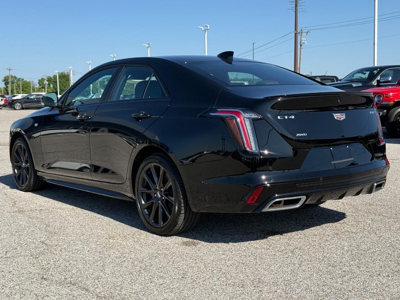 Cadillac CT4 Vehicle Full-screen Gallery Image 3