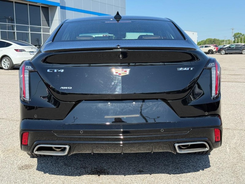 Cadillac CT4 Vehicle Full-screen Gallery Image 4