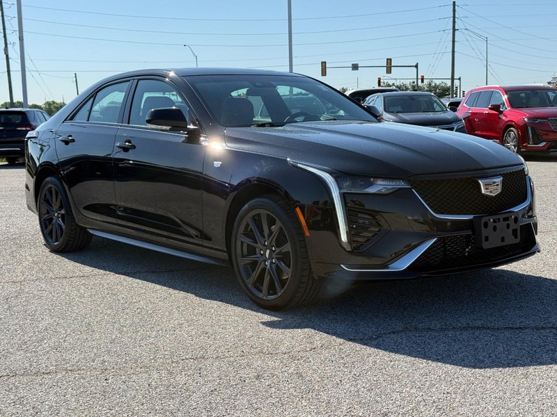 Cadillac CT4 Vehicle Full-screen Gallery Image 8