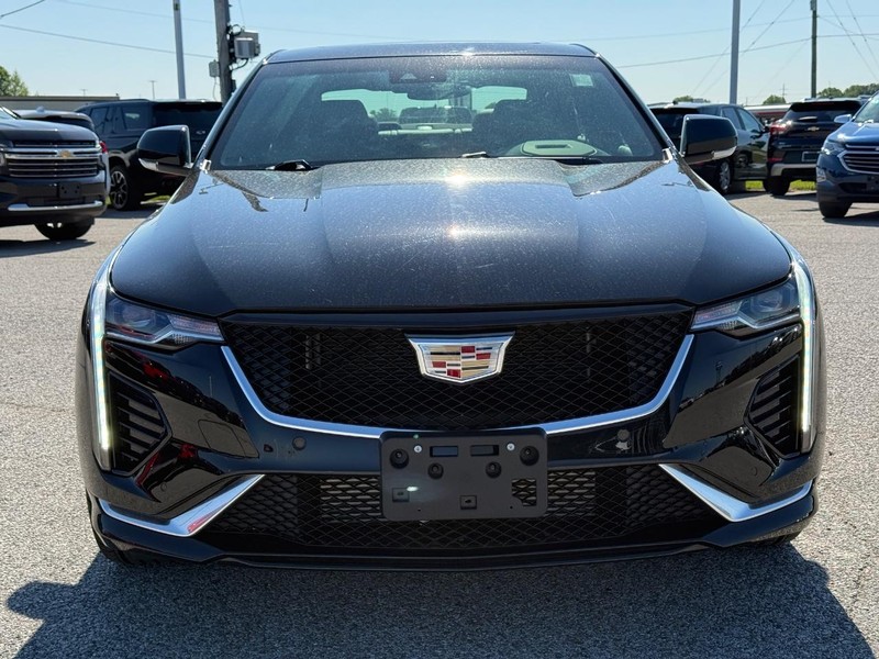 Cadillac CT4 Vehicle Full-screen Gallery Image 9