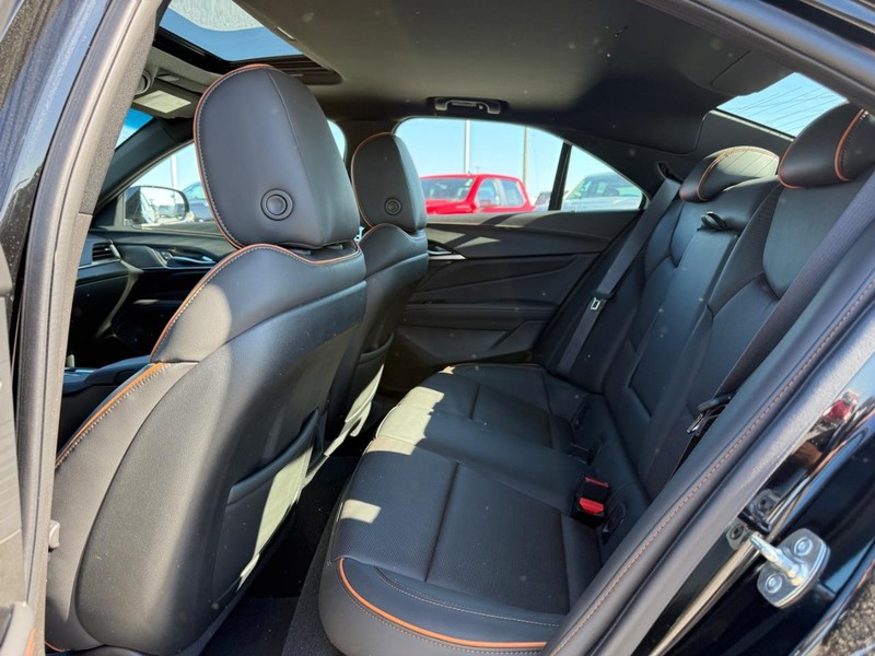 Cadillac CT4 Vehicle Full-screen Gallery Image 10
