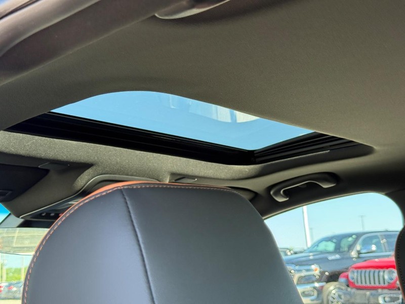 Cadillac CT4 Vehicle Full-screen Gallery Image 11