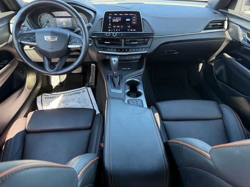 Cadillac CT4 Vehicle Full-screen Gallery Image 12