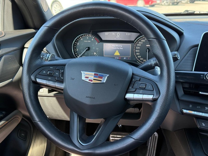 Cadillac CT4 Vehicle Full-screen Gallery Image 13