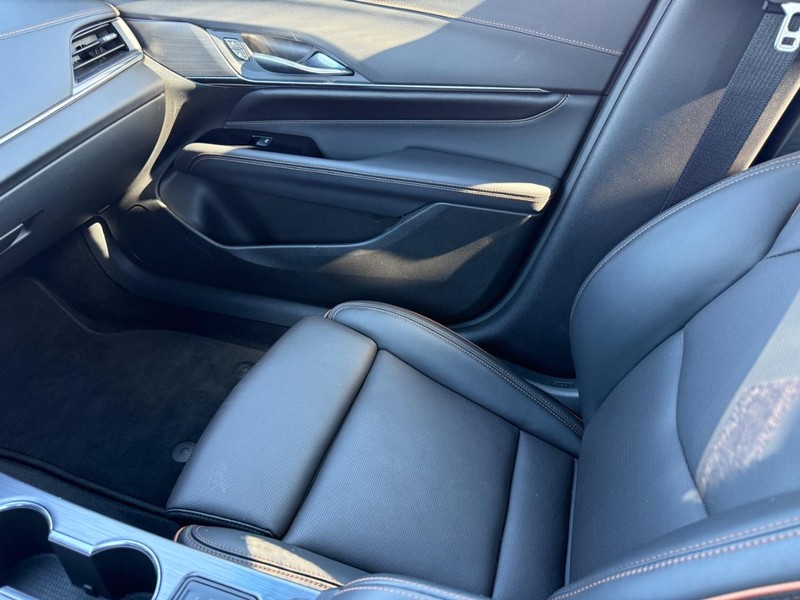 Cadillac CT4 Vehicle Full-screen Gallery Image 23