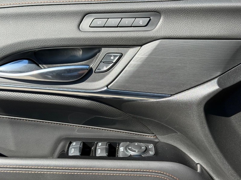 Cadillac CT4 Vehicle Full-screen Gallery Image 25