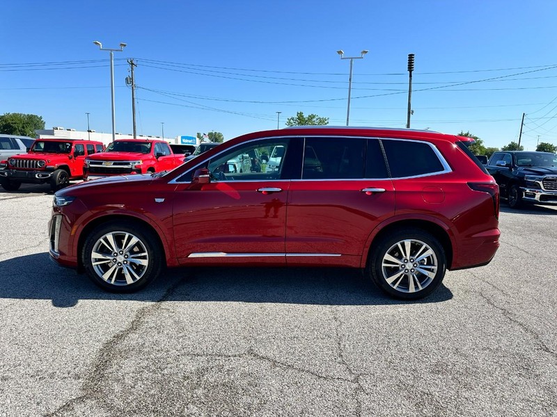 Cadillac XT6 Vehicle Full-screen Gallery Image 02