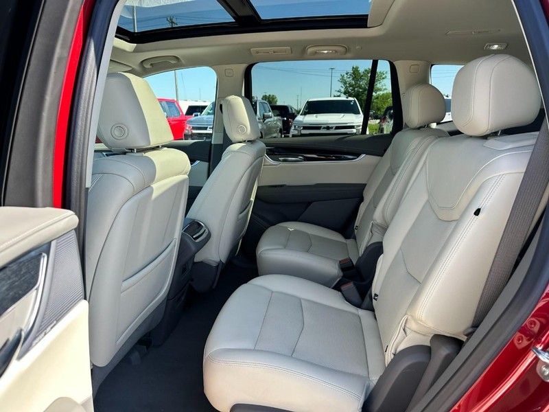 Cadillac XT6 Vehicle Full-screen Gallery Image 10