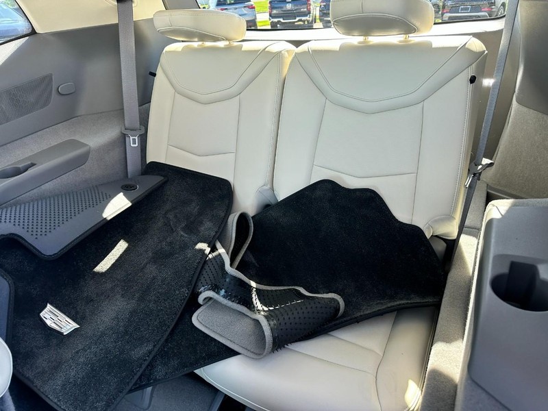 Cadillac XT6 Vehicle Full-screen Gallery Image 11