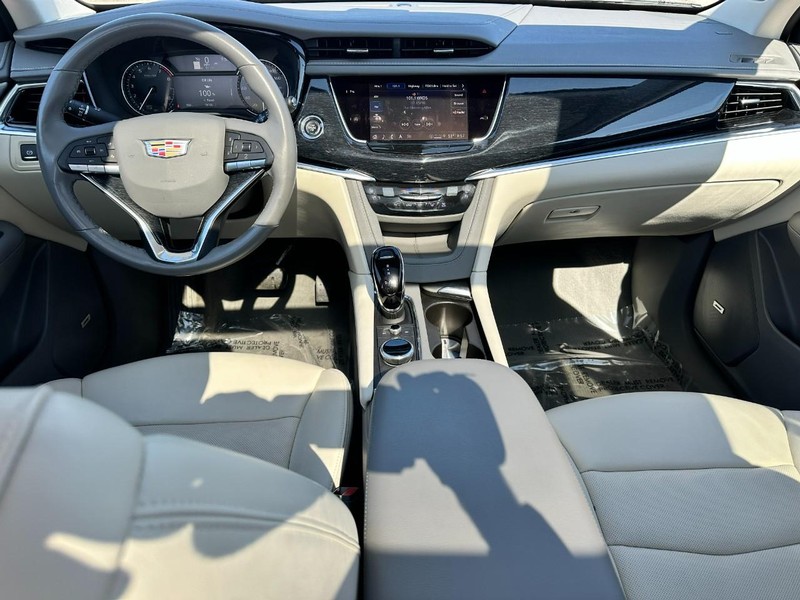 Cadillac XT6 Vehicle Full-screen Gallery Image 13