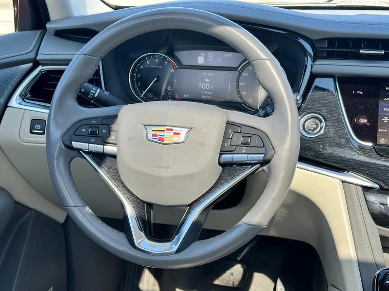 Cadillac XT6 Vehicle Full-screen Gallery Image 14