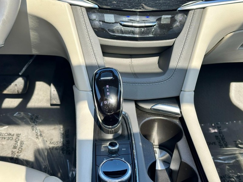 Cadillac XT6 Vehicle Full-screen Gallery Image 16