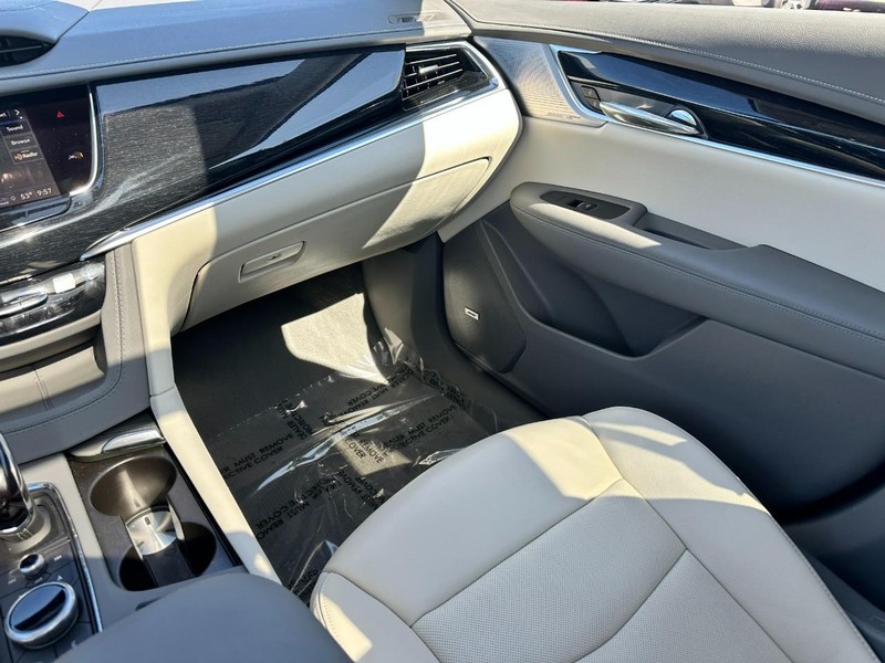 Cadillac XT6 Vehicle Full-screen Gallery Image 17