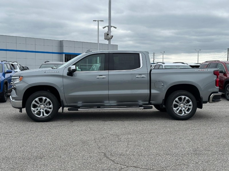 Chevrolet Silverado 1500 Vehicle Full-screen Gallery Image 2
