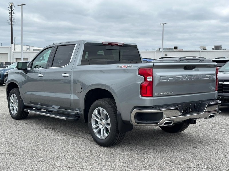 Chevrolet Silverado 1500 Vehicle Full-screen Gallery Image 3