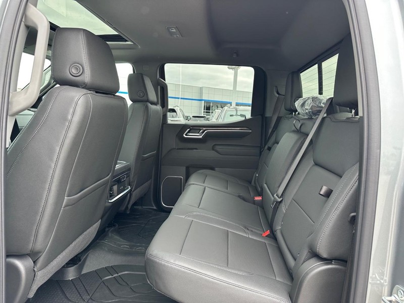 Chevrolet Silverado 1500 Vehicle Full-screen Gallery Image 5