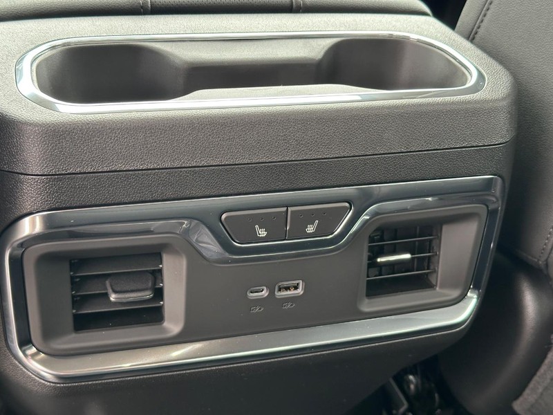 Chevrolet Silverado 1500 Vehicle Full-screen Gallery Image 7