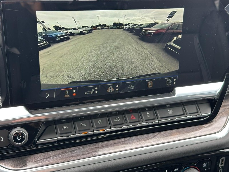 Chevrolet Silverado 1500 Vehicle Full-screen Gallery Image 13