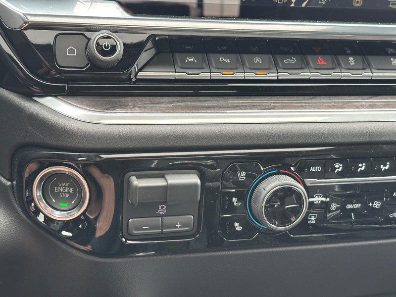 Chevrolet Silverado 1500 Vehicle Full-screen Gallery Image 14