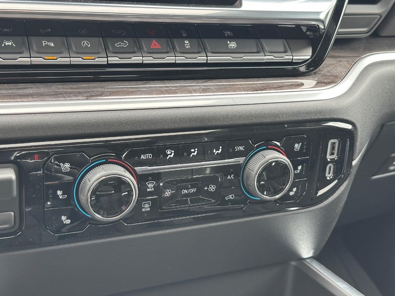 Chevrolet Silverado 1500 Vehicle Full-screen Gallery Image 15