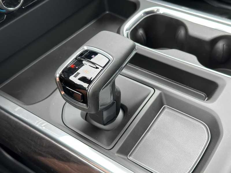 Chevrolet Silverado 1500 Vehicle Full-screen Gallery Image 16