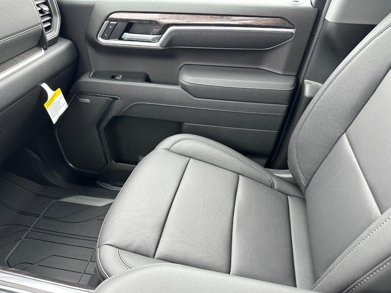 Chevrolet Silverado 1500 Vehicle Full-screen Gallery Image 17