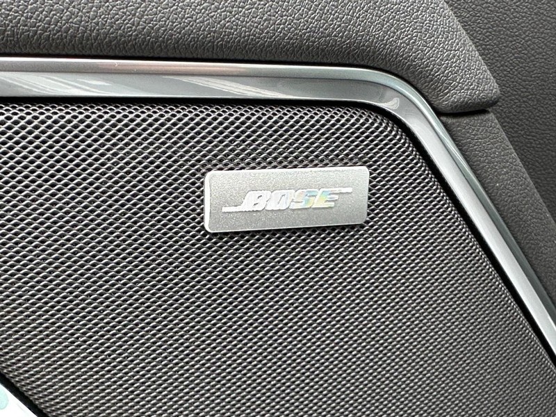 Chevrolet Silverado 1500 Vehicle Full-screen Gallery Image 19