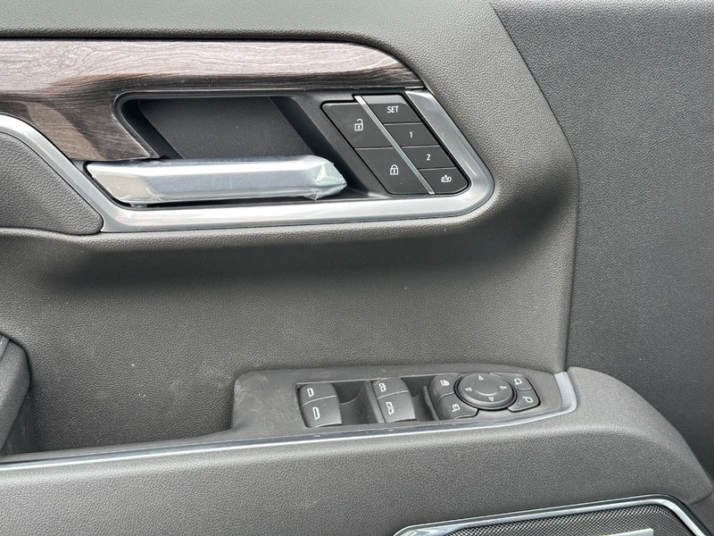 Chevrolet Silverado 1500 Vehicle Full-screen Gallery Image 20