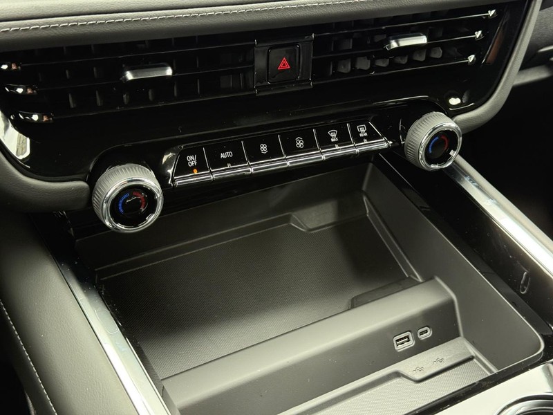 Chevrolet Tahoe Vehicle Full-screen Gallery Image 14