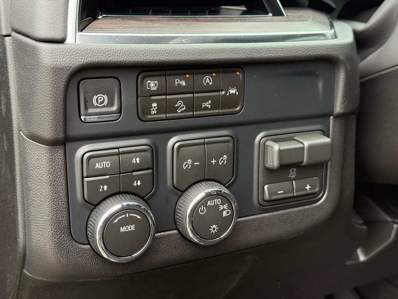 Chevrolet Tahoe Vehicle Full-screen Gallery Image 16