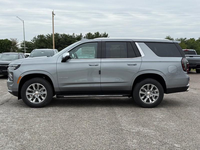 Chevrolet Tahoe Vehicle Full-screen Gallery Image 2