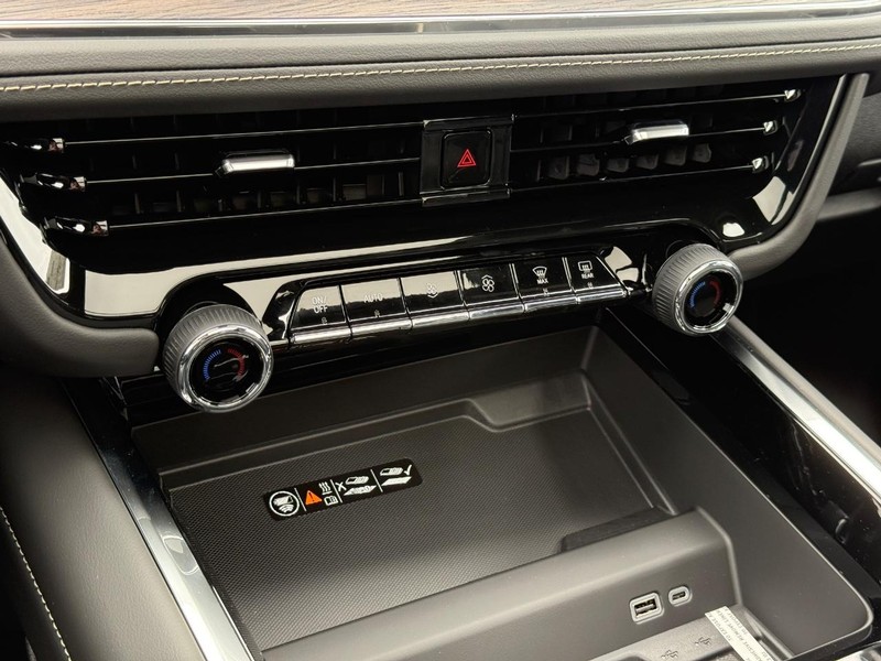 Chevrolet Tahoe Vehicle Full-screen Gallery Image 15