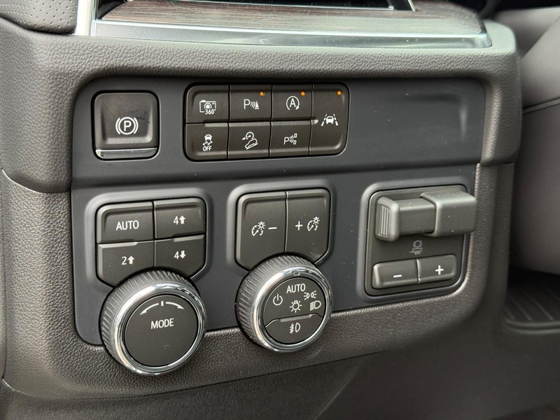 Chevrolet Tahoe Vehicle Full-screen Gallery Image 17