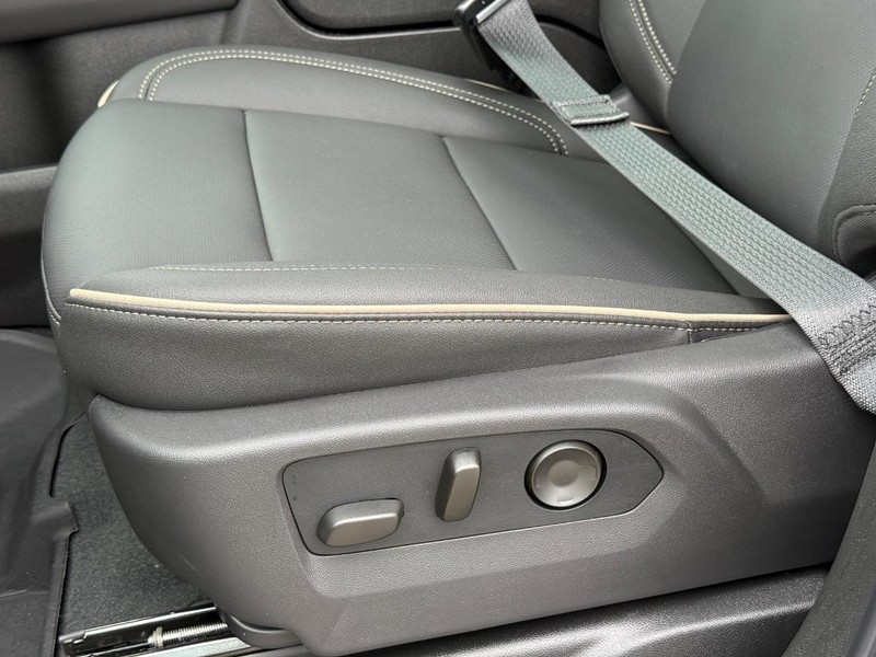 Chevrolet Tahoe Vehicle Full-screen Gallery Image 19
