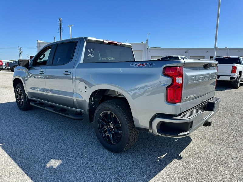 Chevrolet Silverado 1500 Vehicle Full-screen Gallery Image 3