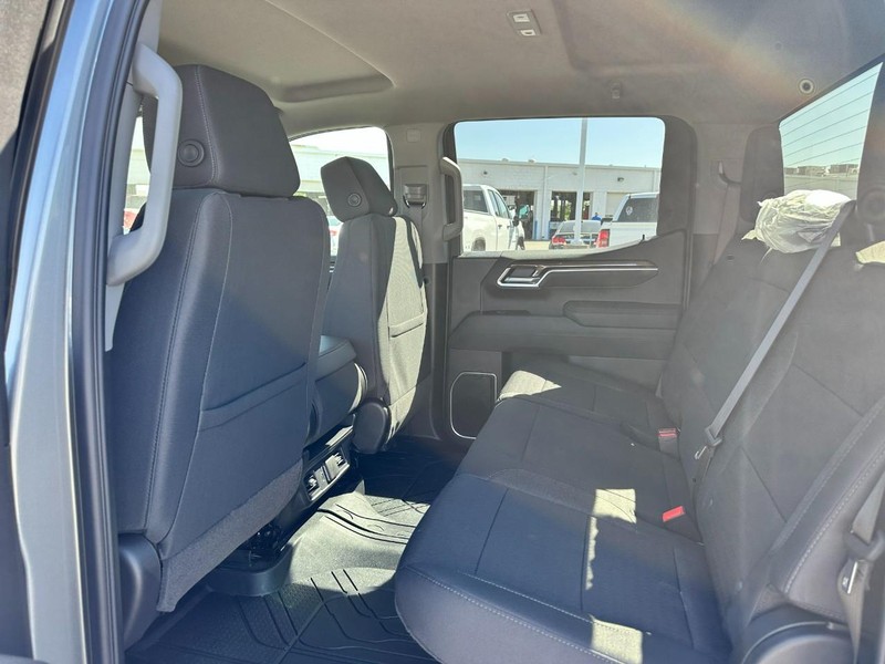 Chevrolet Silverado 1500 Vehicle Full-screen Gallery Image 4